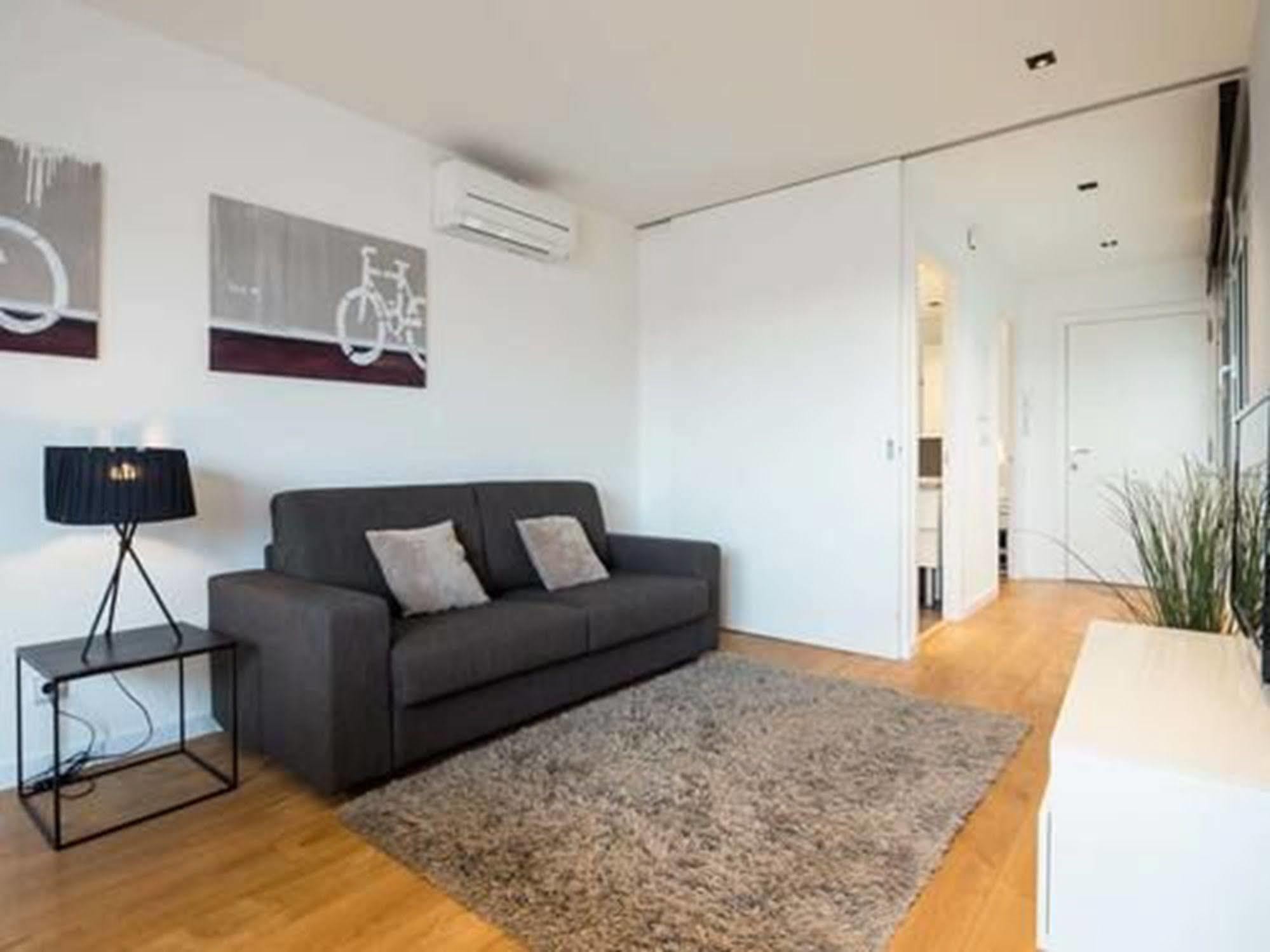 Rent Top Apartments Near Plaza De Catalunya Barcelona Eksteriør bilde