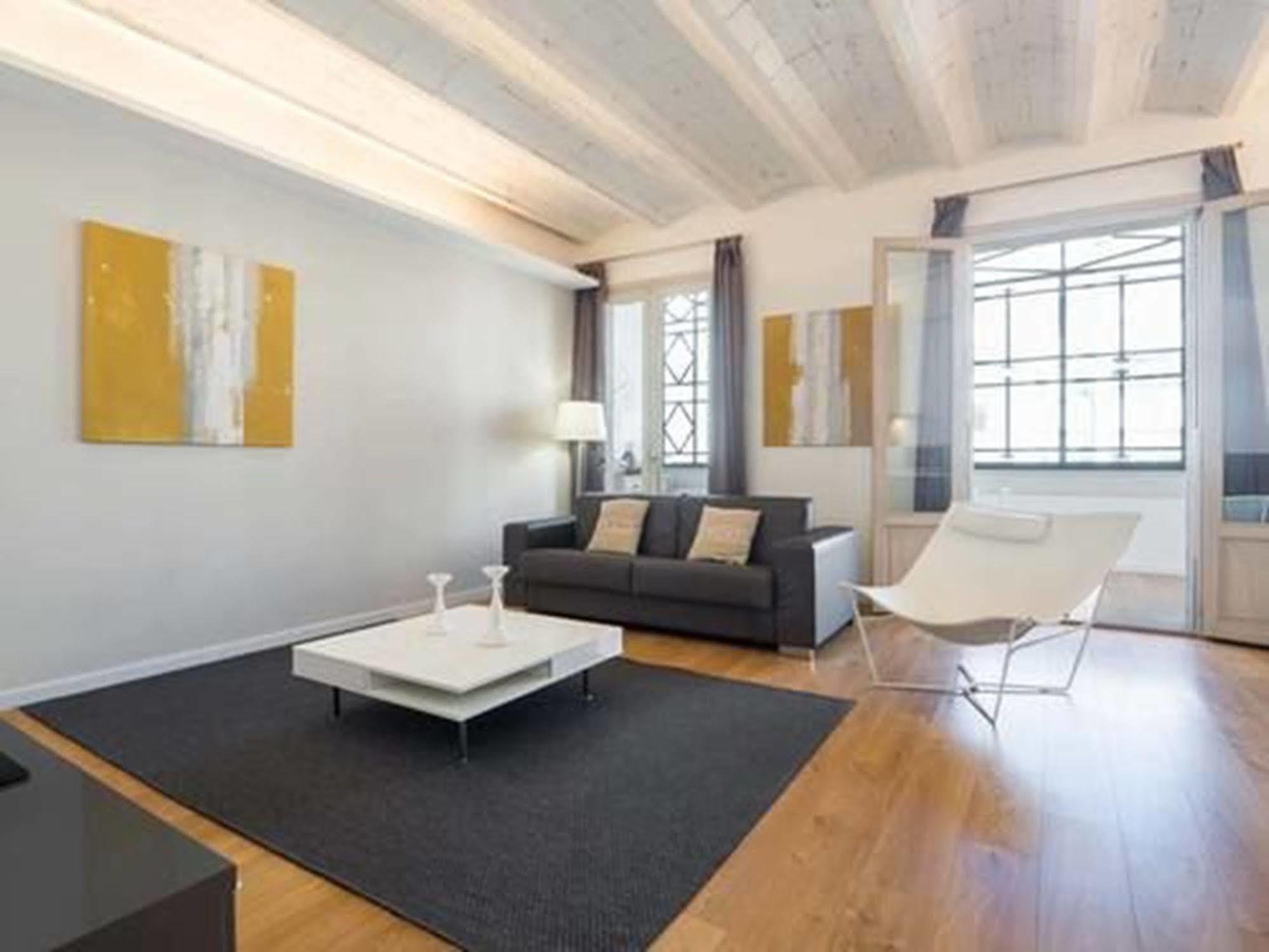 Rent Top Apartments Near Plaza De Catalunya Barcelona Eksteriør bilde