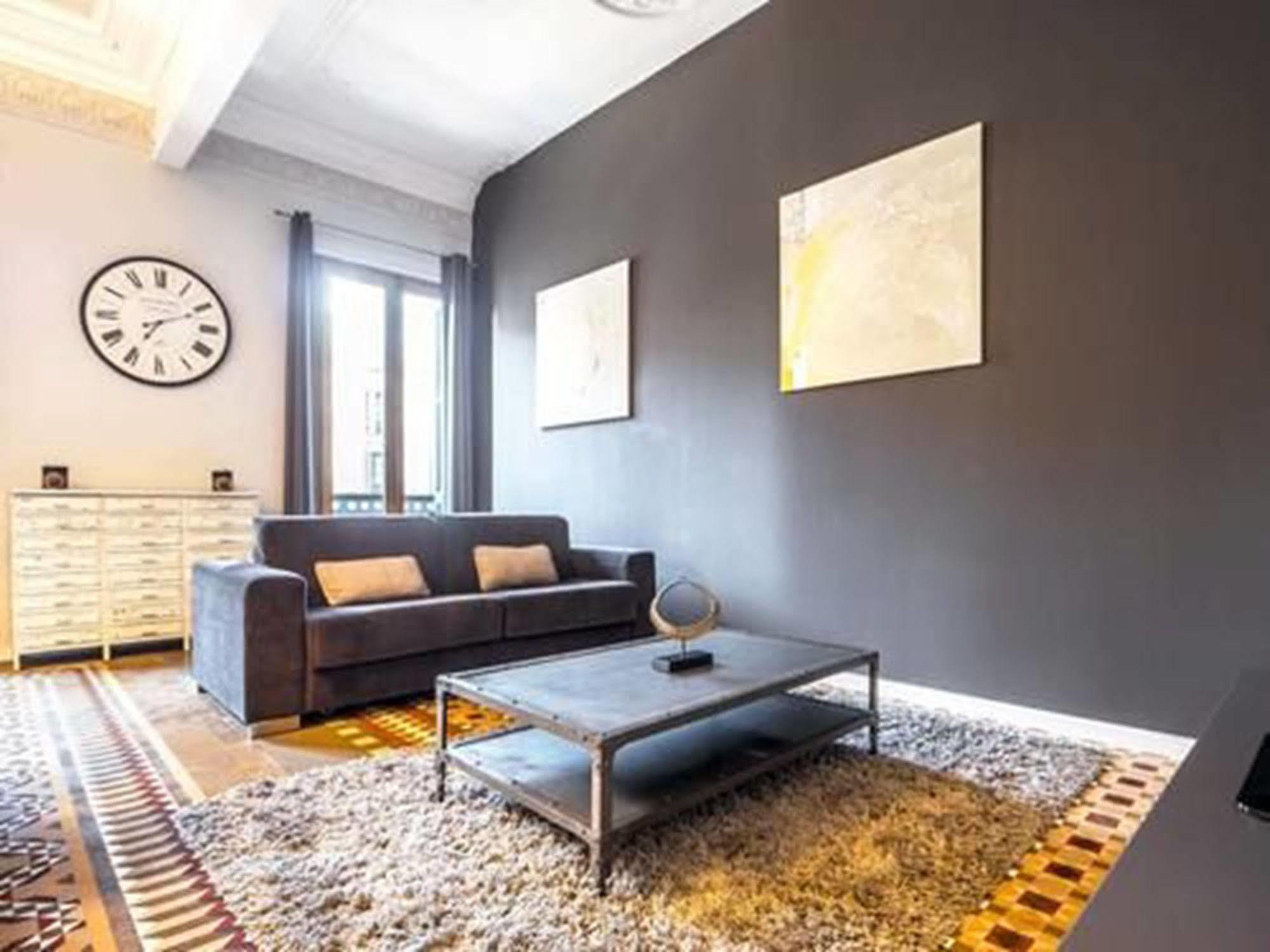 Rent Top Apartments Near Plaza De Catalunya Barcelona Eksteriør bilde