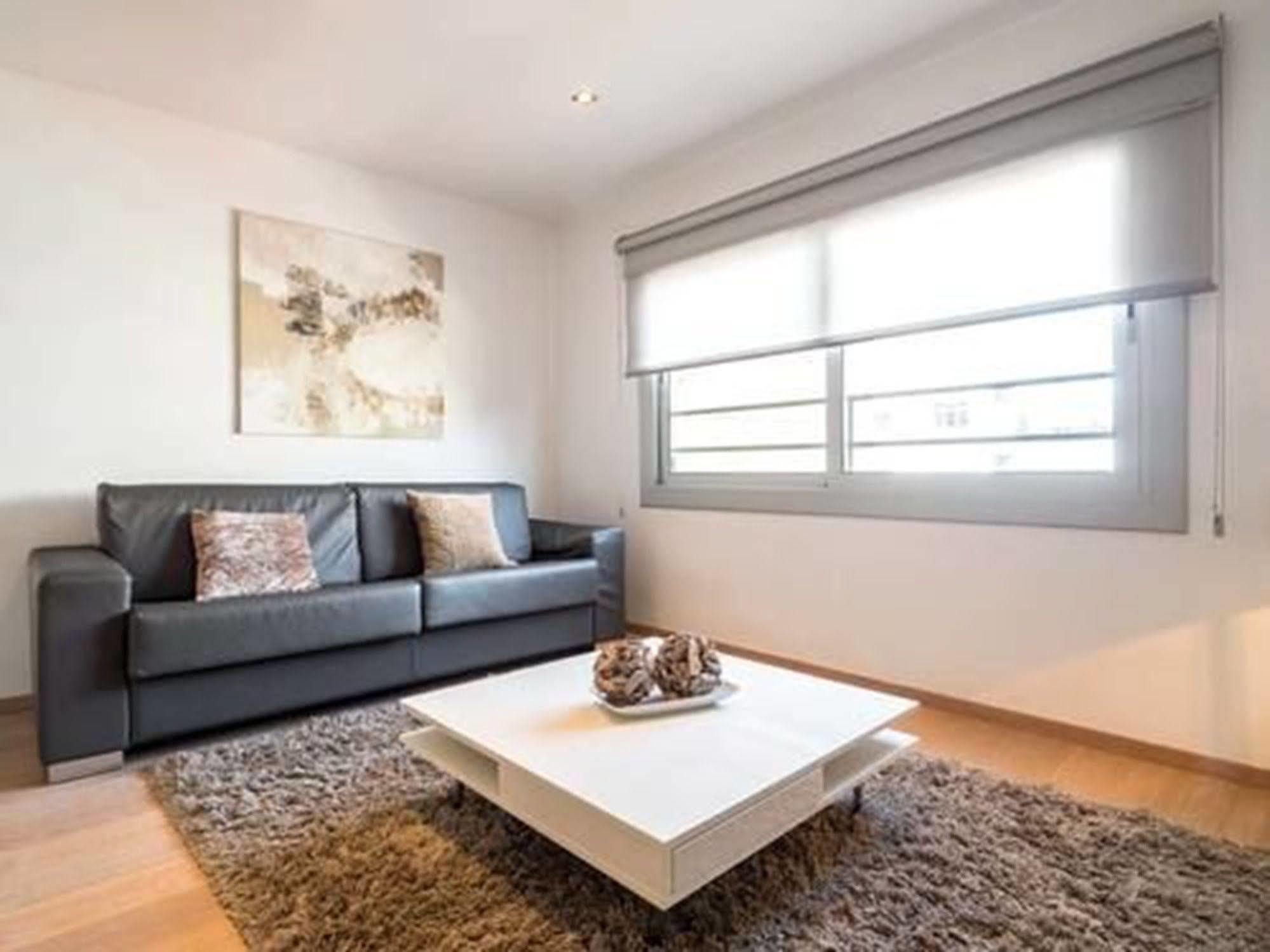 Rent Top Apartments Near Plaza De Catalunya Barcelona Eksteriør bilde