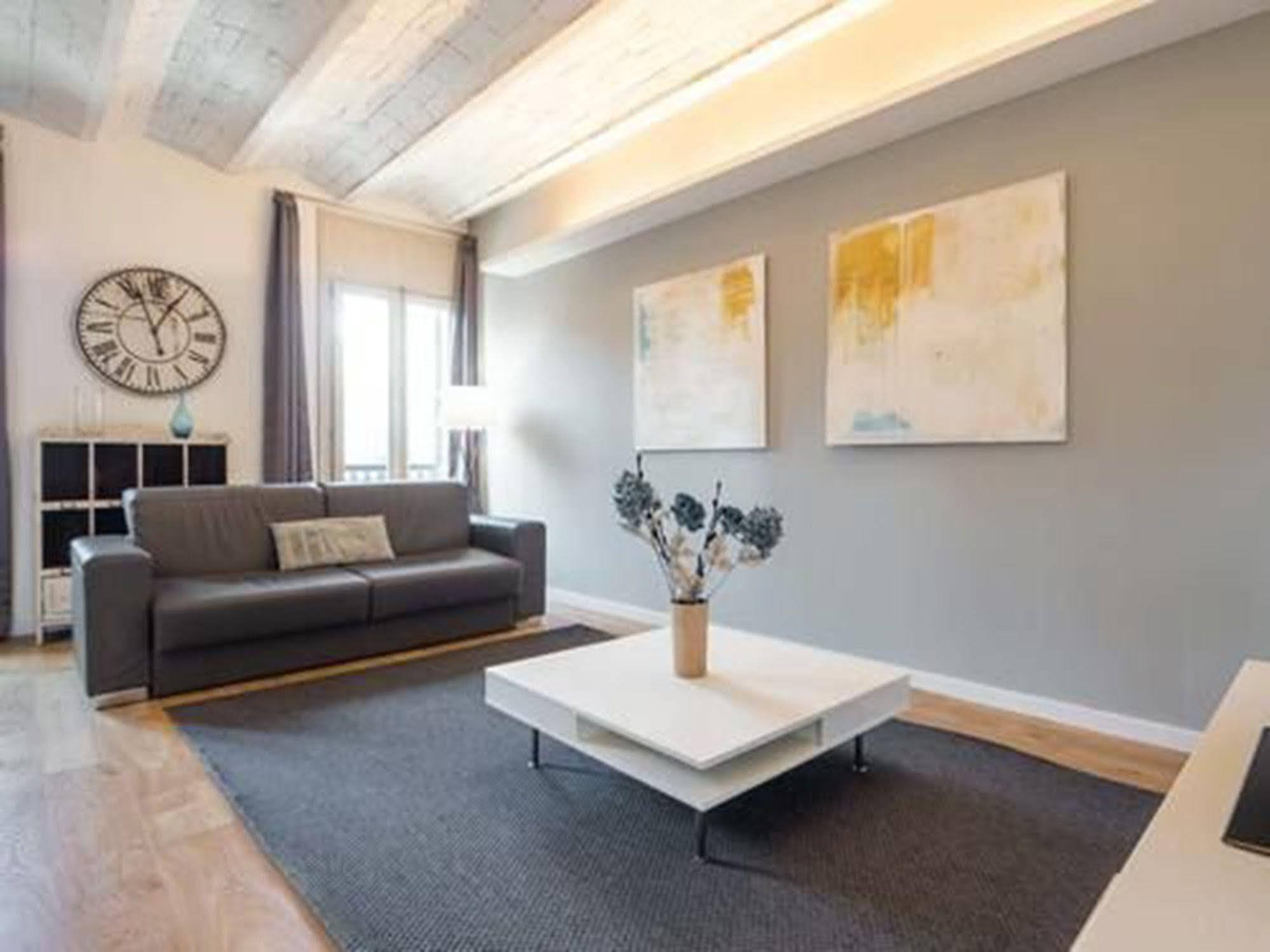 Rent Top Apartments Near Plaza De Catalunya Barcelona Eksteriør bilde